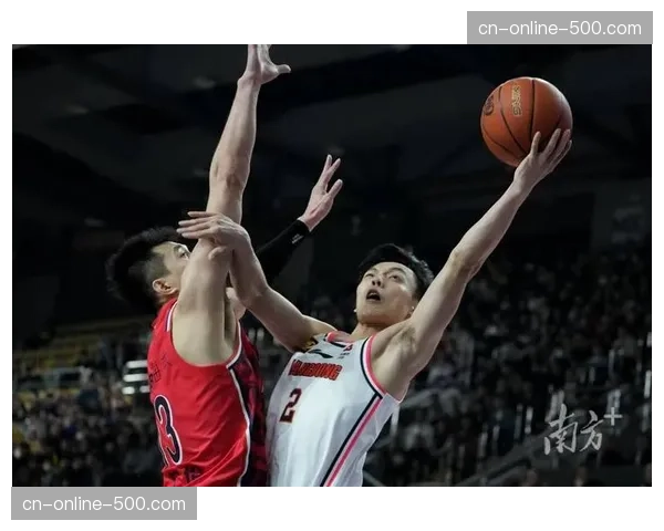 广州龙狮外线牵制战术应对山东 空间打法与传统内线博弈 广州龙狮外线牵制战术应对山东 空间打法与传统内线博弈