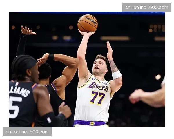 东契奇艾顿双双缺阵湖人内外线核心休战考验教练应变能力